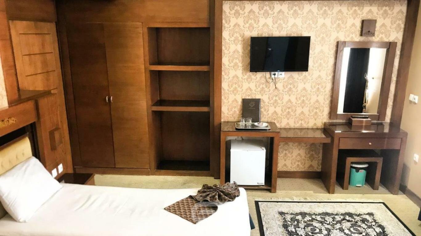 هتل ذاکر مشهد رستوران اتاق چهار تخته 3